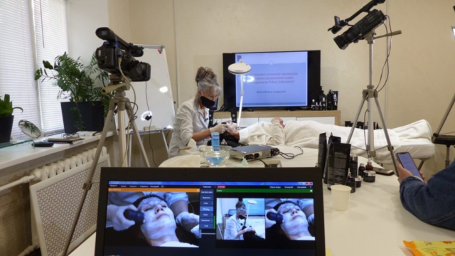 Двухкамерная онлайн трансляция процедуры увлажнения кожи | VasheVideo Backstage